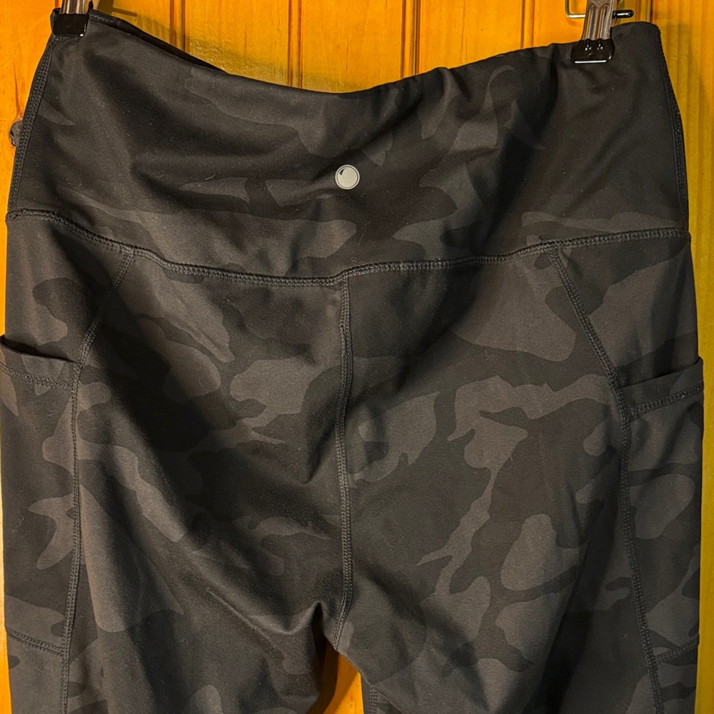 Yogalicious Dark Camo Leggings - Picture 4 of 4